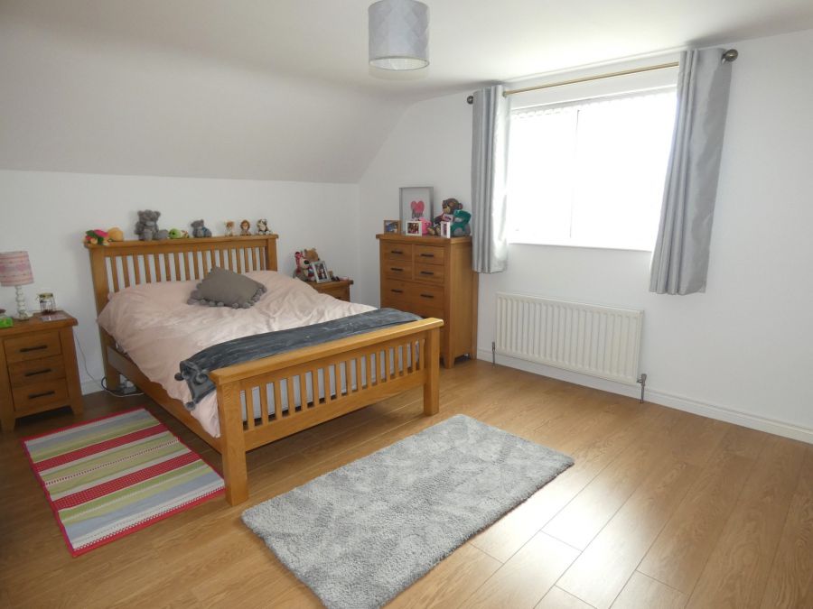 8 Ballynacree Avenue
