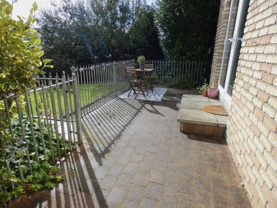1 Castlewood Crescent