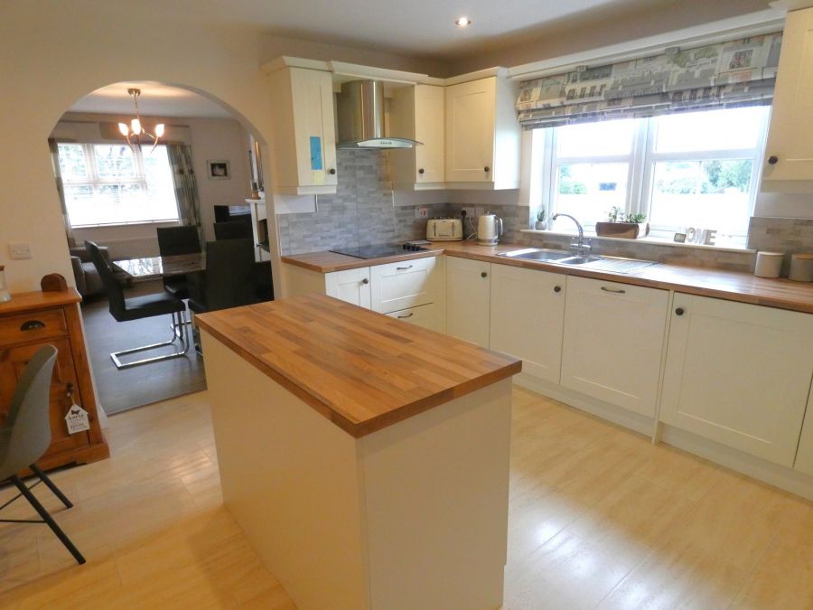37 Ballycregagh Road