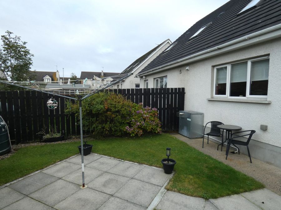 3 Raceview Drive