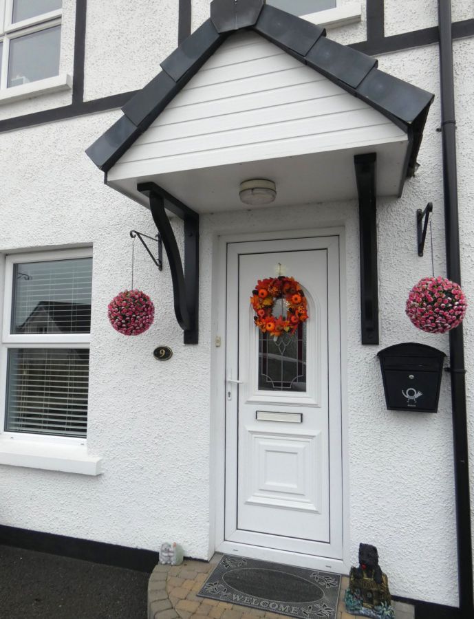 9 Tudor Oaks