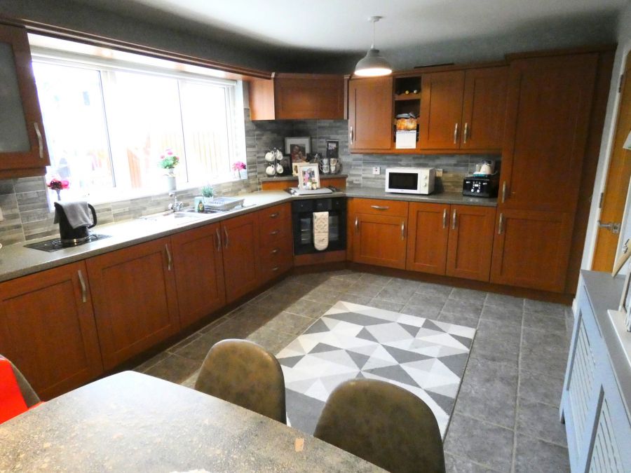 9 Tudor Oaks