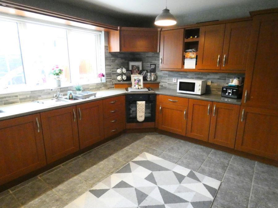 9 Tudor Oaks