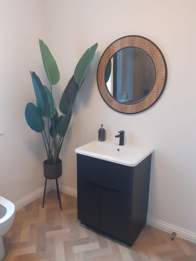 The Glynns Bar together with 4 apartments, 23 Church Street