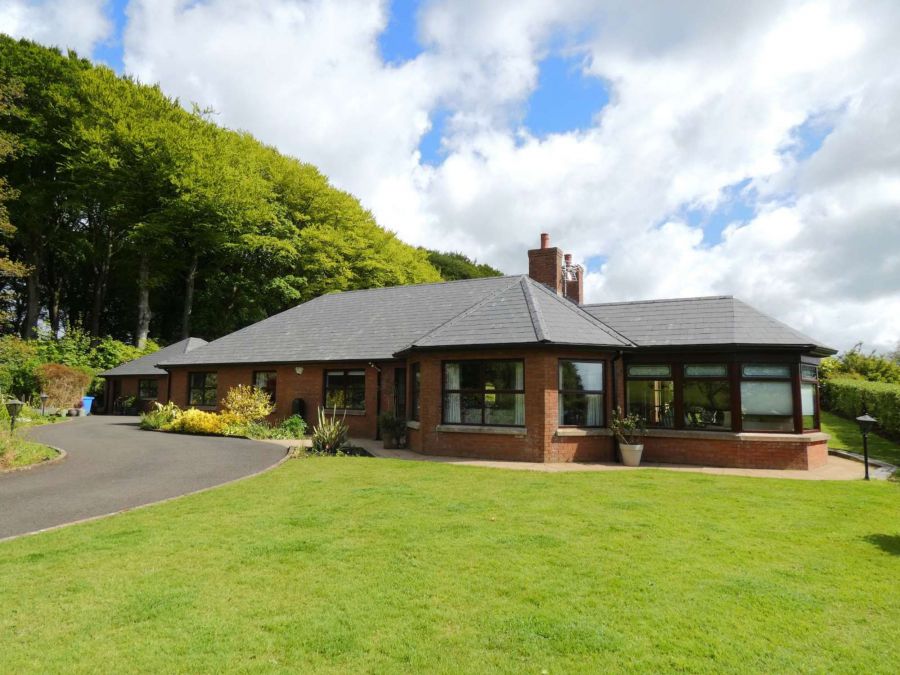 Hillcroft Lodge, 32 Knockaholet Road