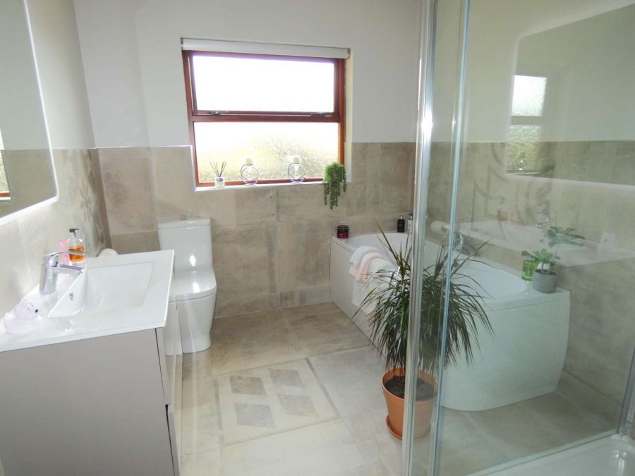 Hillcroft Lodge, 32 Knockaholet Road