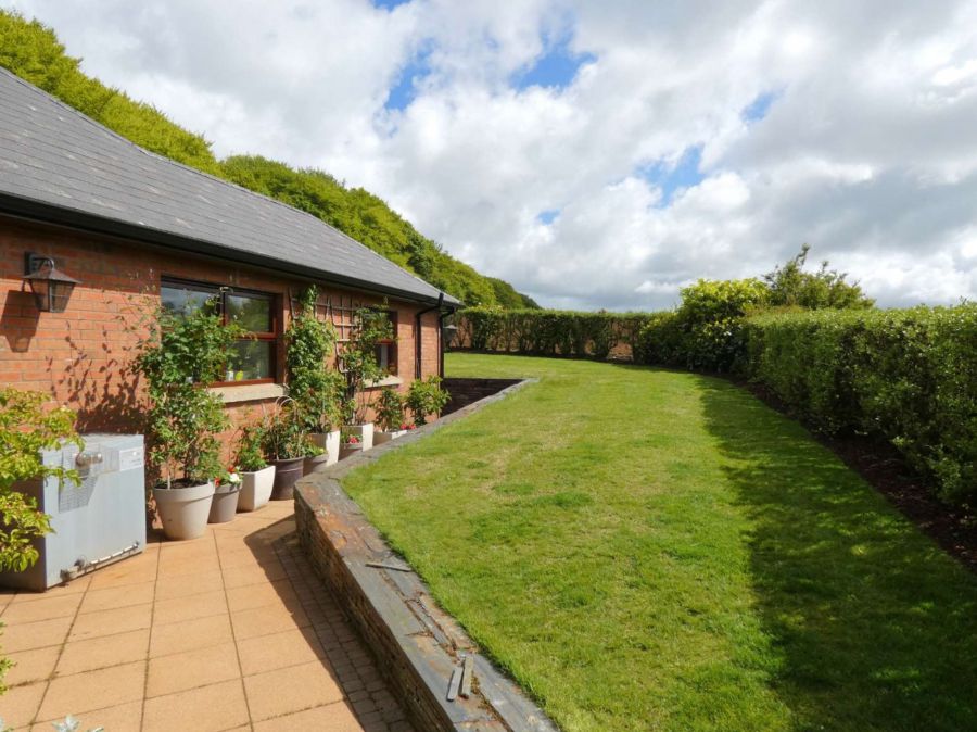 Hillcroft Lodge, 32 Knockaholet Road