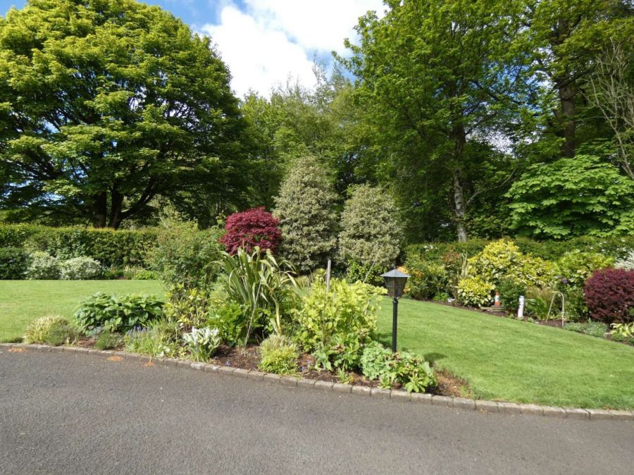 Hillcroft Lodge, 32 Knockaholet Road