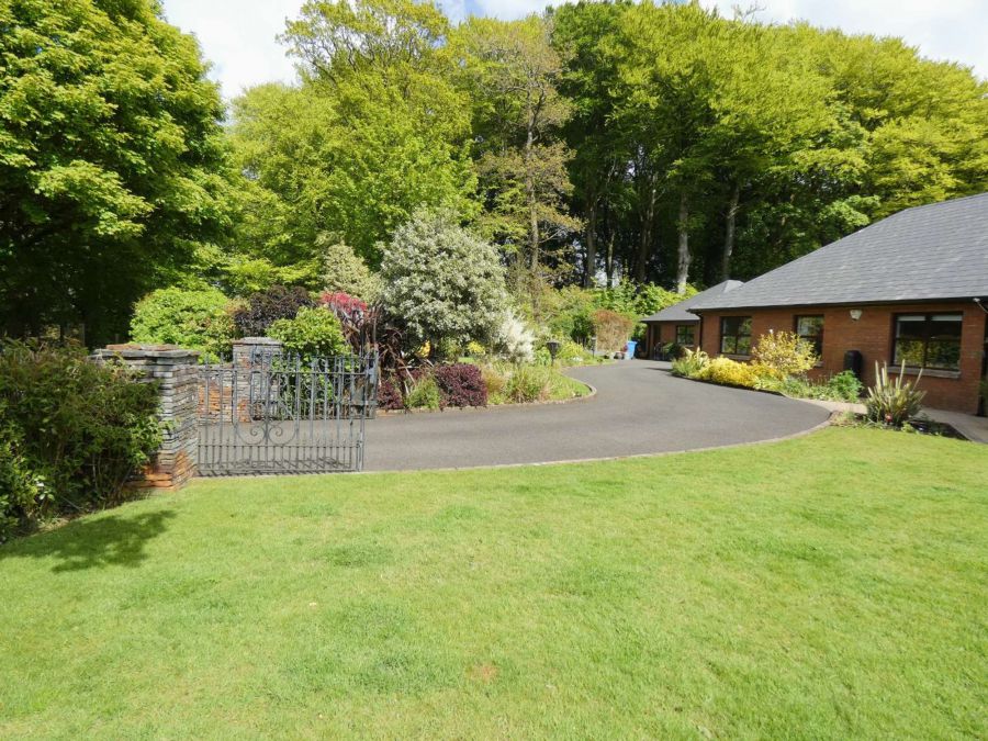 Hillcroft Lodge, 32 Knockaholet Road