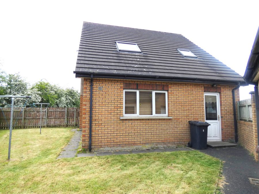 8 Castlehill View
