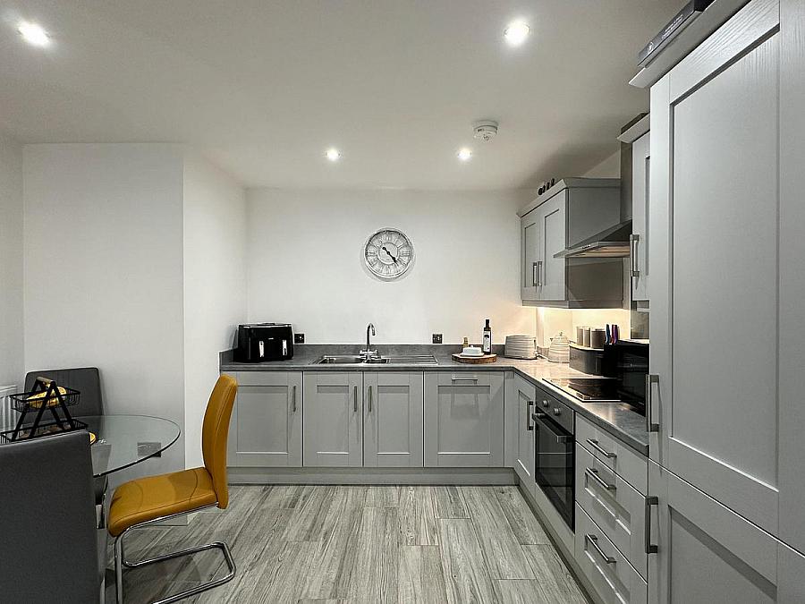 Apt 1 Lodge Grove, Lodge Road