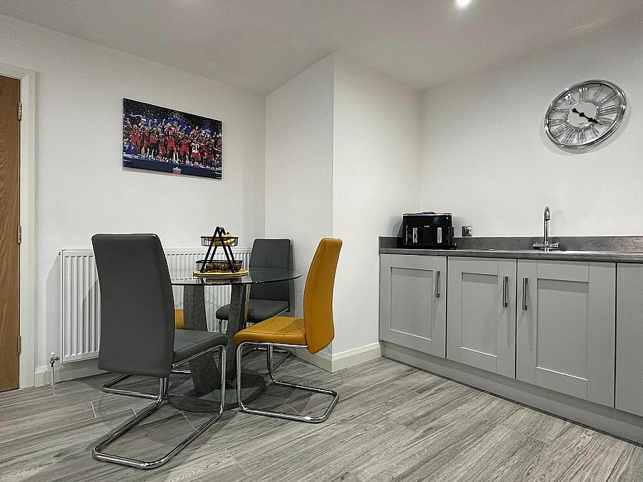 Apt 1 Lodge Grove, Lodge Road