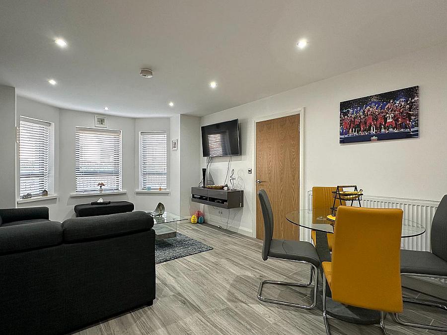 Apt 1 Lodge Grove, Lodge Road