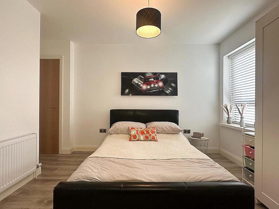 Apt 1 Lodge Grove, Lodge Road