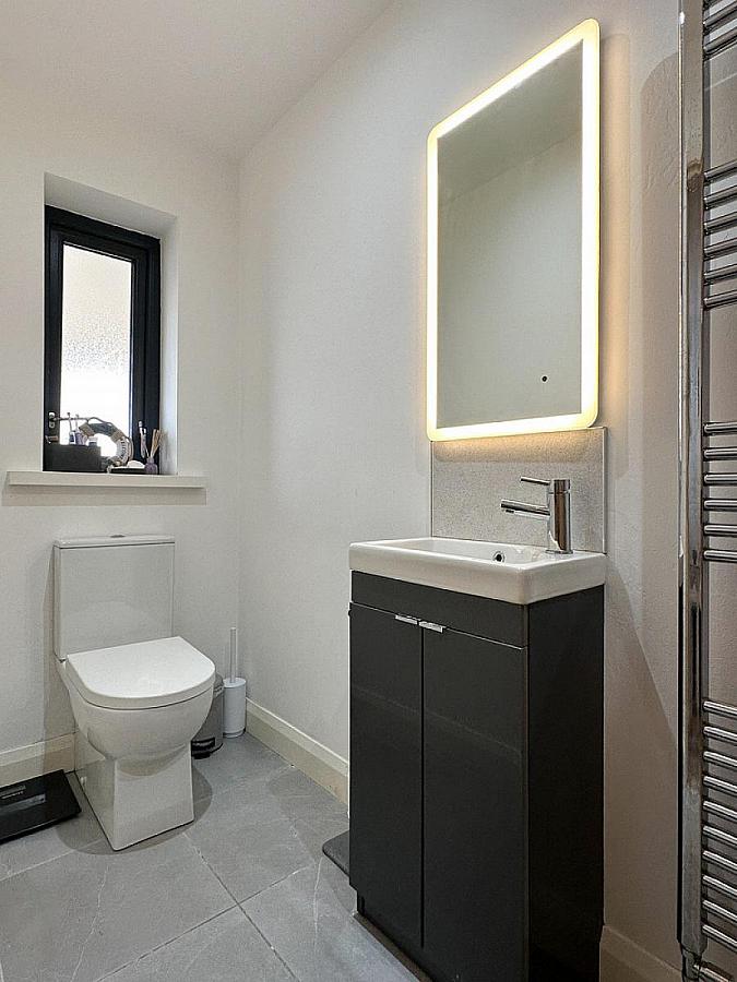 Apt 1 Lodge Grove, Lodge Road