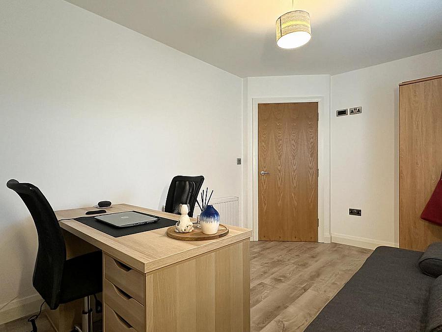 Apt 1 Lodge Grove, Lodge Road