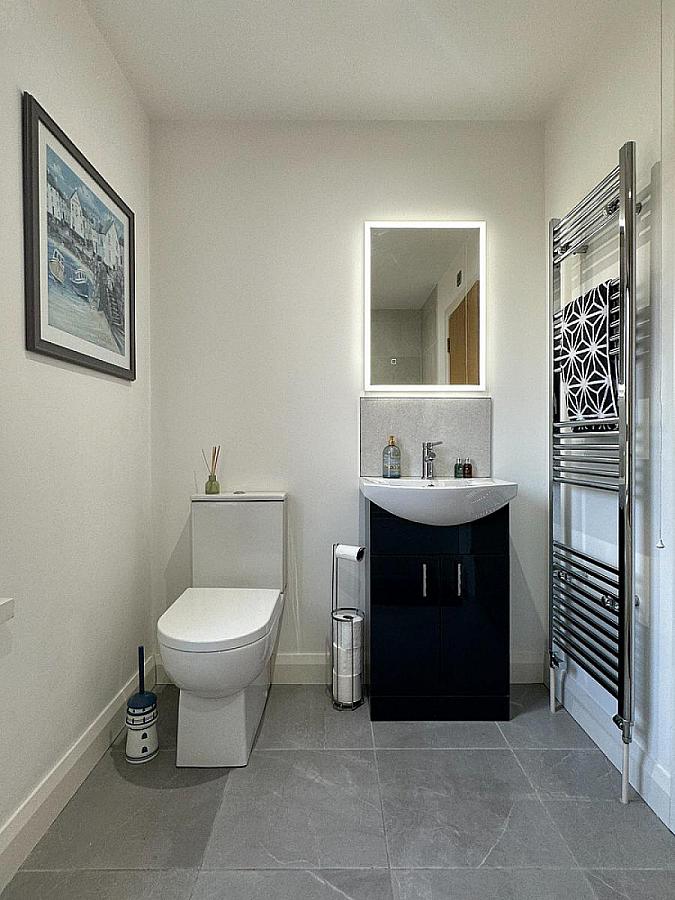 Apt 1 Lodge Grove, Lodge Road