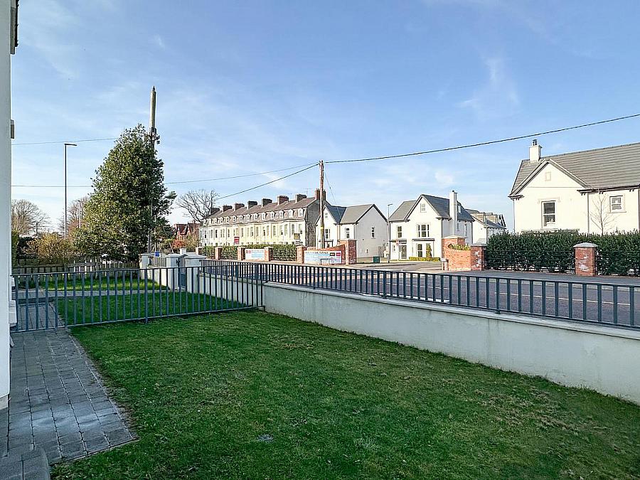 Apt 1 Lodge Grove, Lodge Road