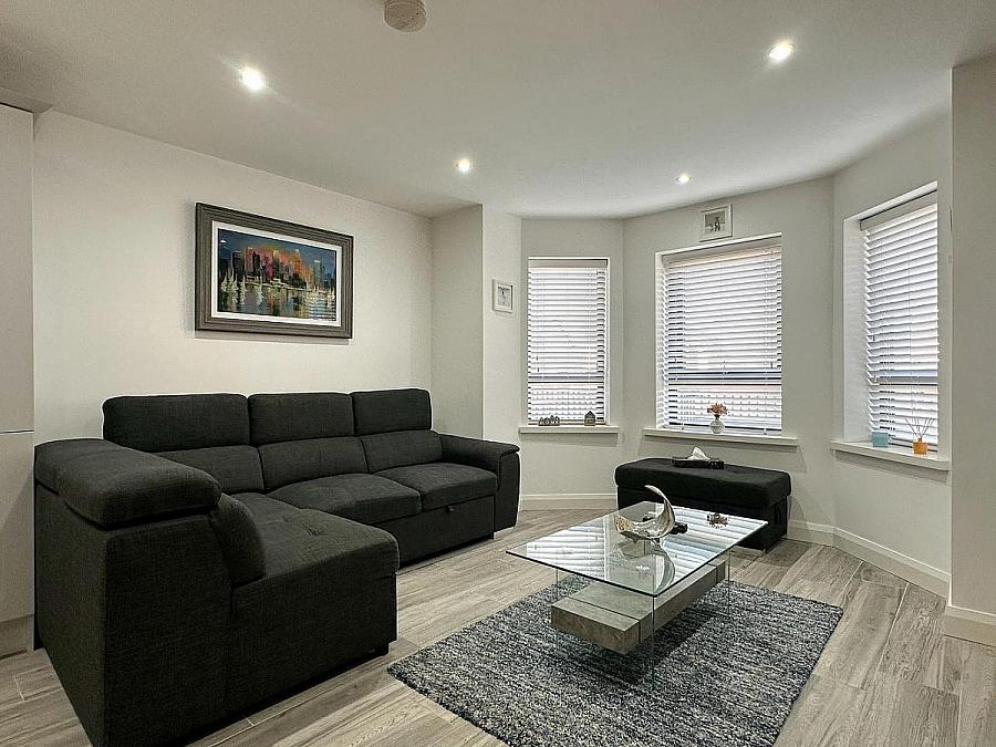 Apt 1 Lodge Grove, Lodge Road