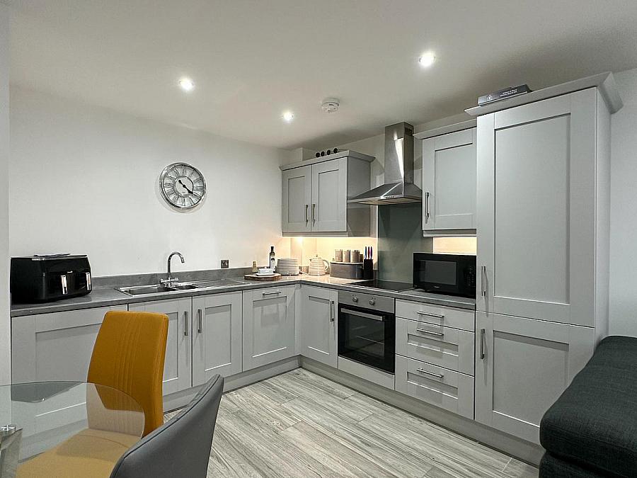 Apt 1 Lodge Grove, Lodge Road