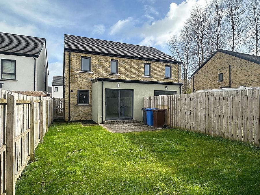 21 Lakeside Gardens, Off Bushmills Road