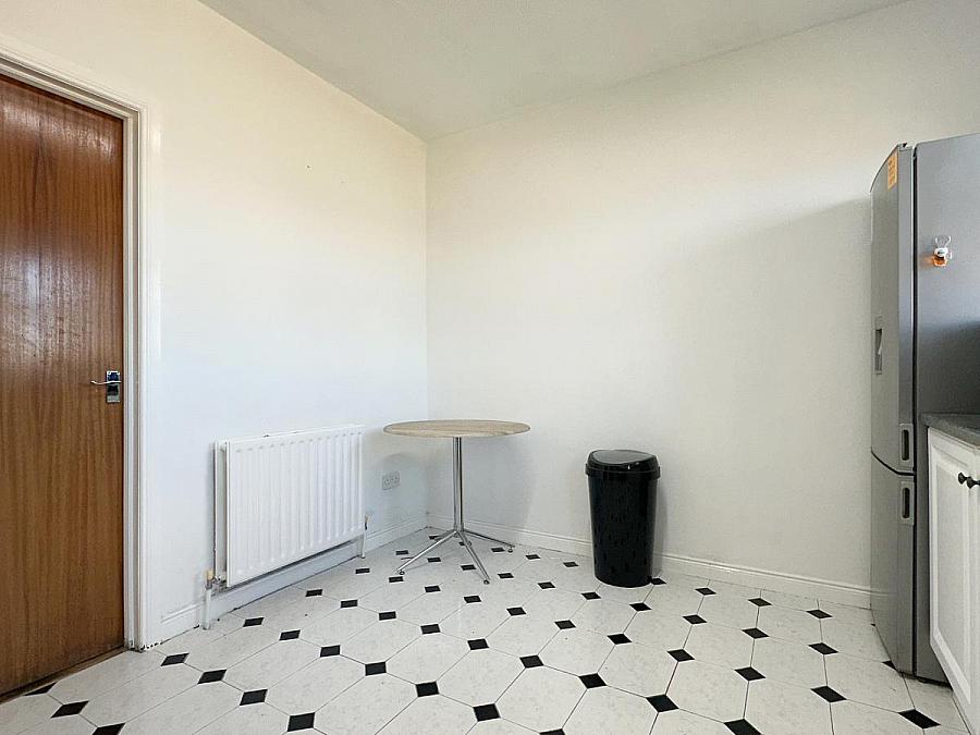 17 Wheatfield Gardens