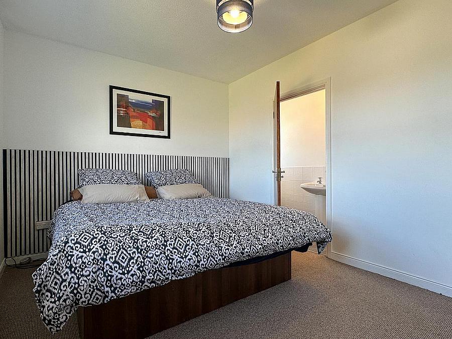 17 Wheatfield Gardens