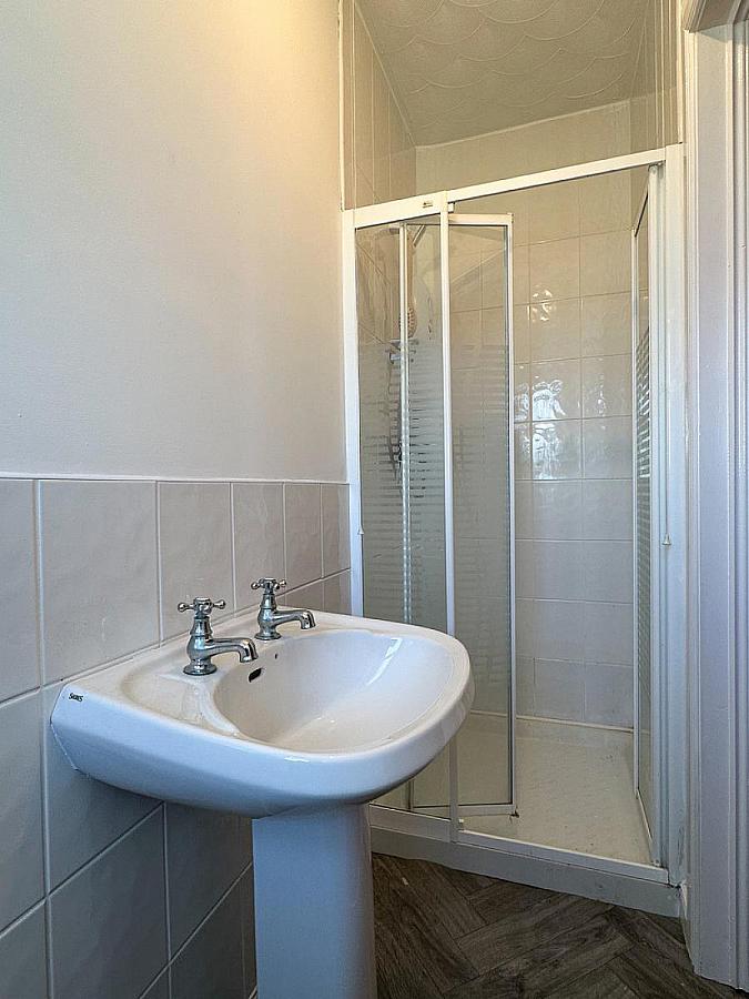 17 Wheatfield Gardens