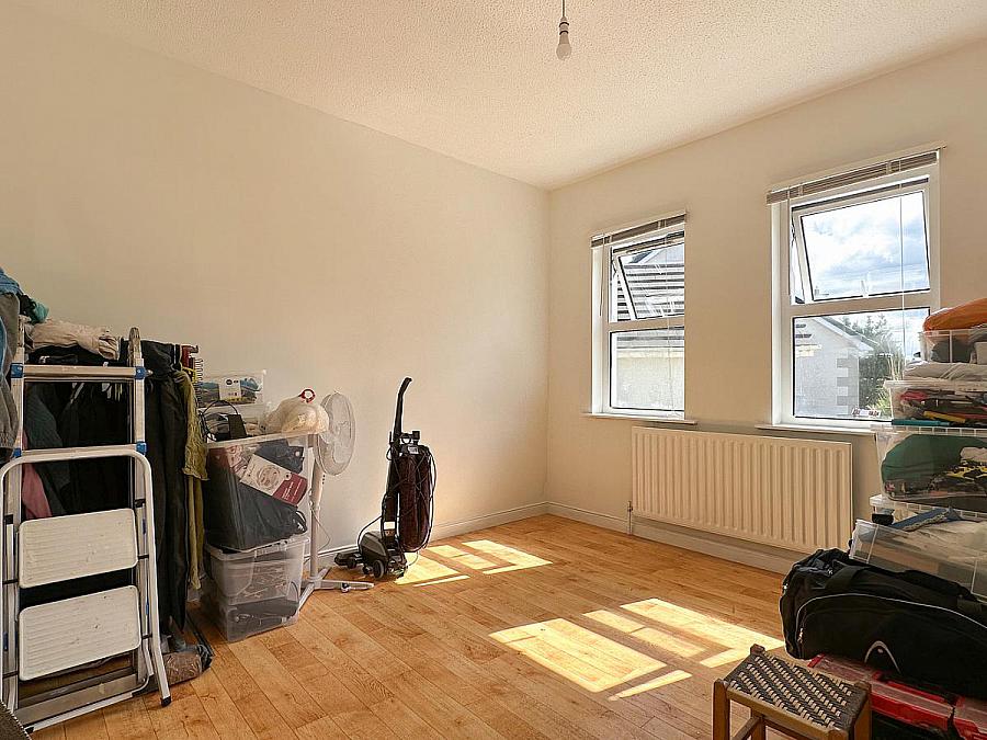 17 Wheatfield Gardens