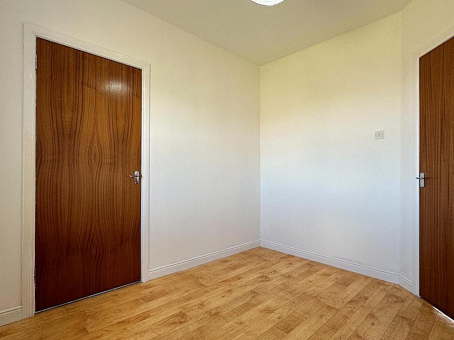 17 Wheatfield Gardens