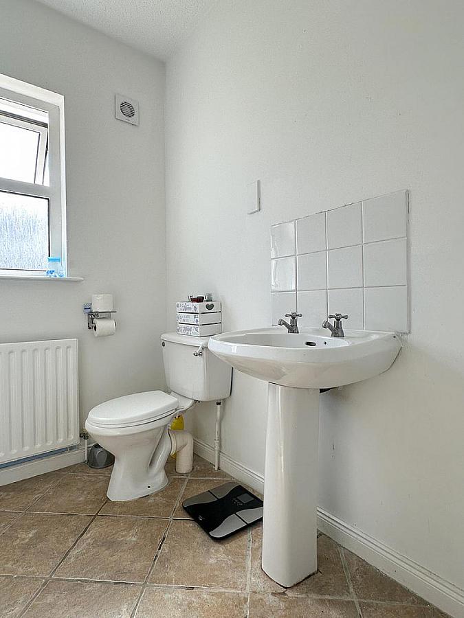 17 Wheatfield Gardens