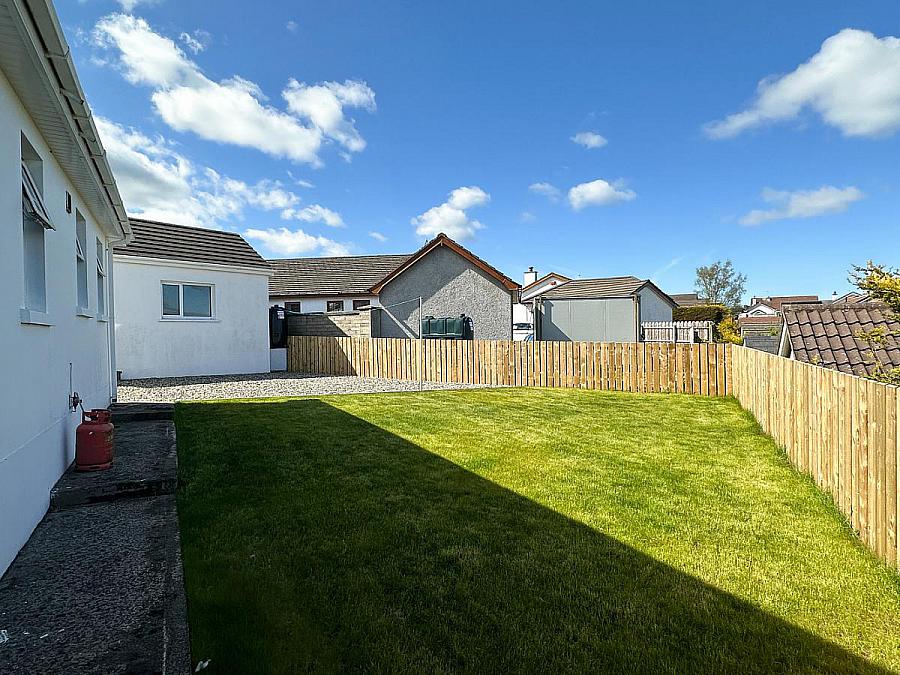 17 Wheatfield Gardens