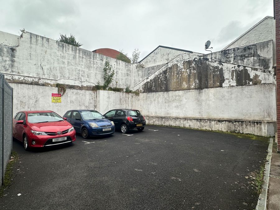 Apt 5 Circular Road Mews