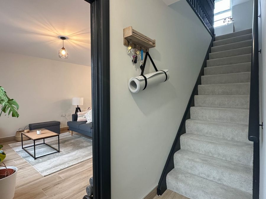 Apt 5 Circular Road Mews