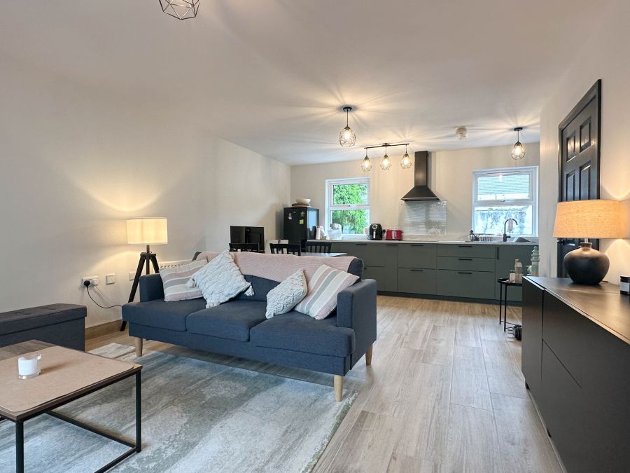 Apt 5 Circular Road Mews