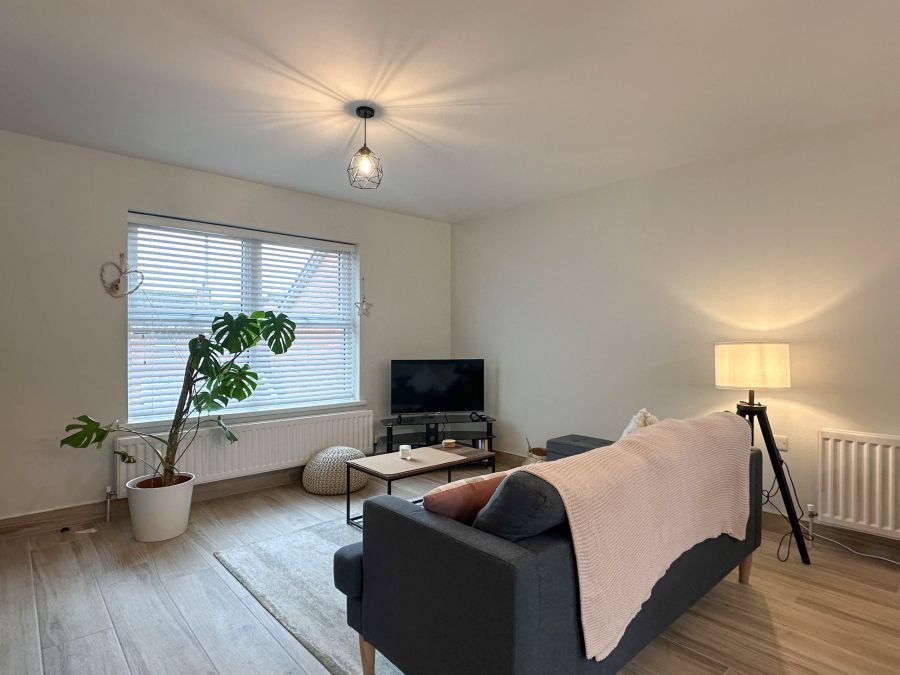 Apt 5 Circular Road Mews