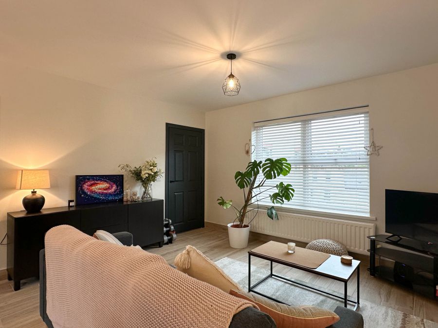 Apt 5 Circular Road Mews
