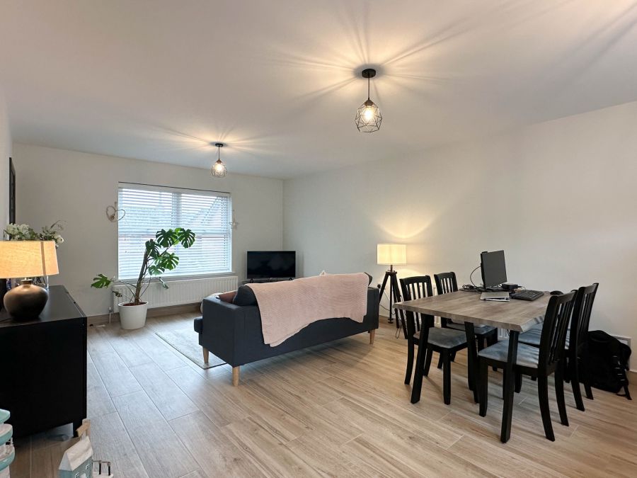 Apt 5 Circular Road Mews