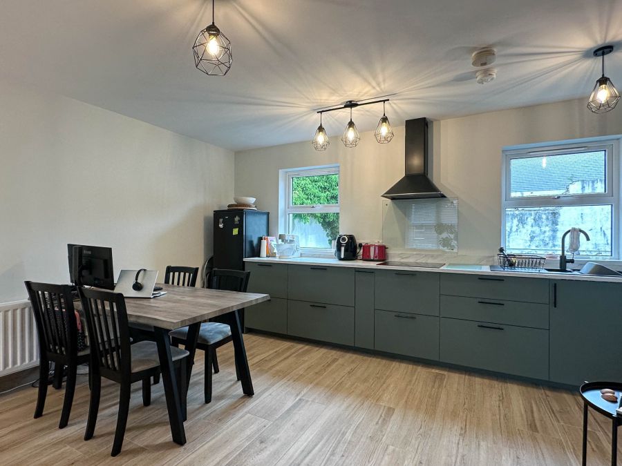 Apt 5 Circular Road Mews