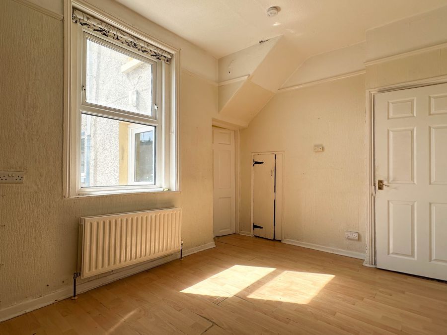 24 Upper Captain Street