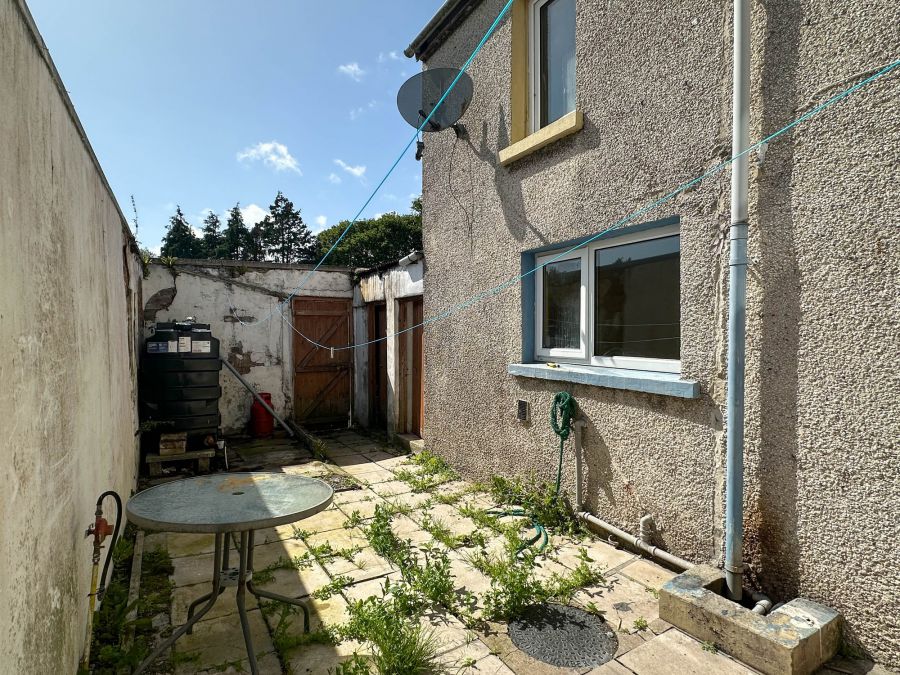 24 Upper Captain Street