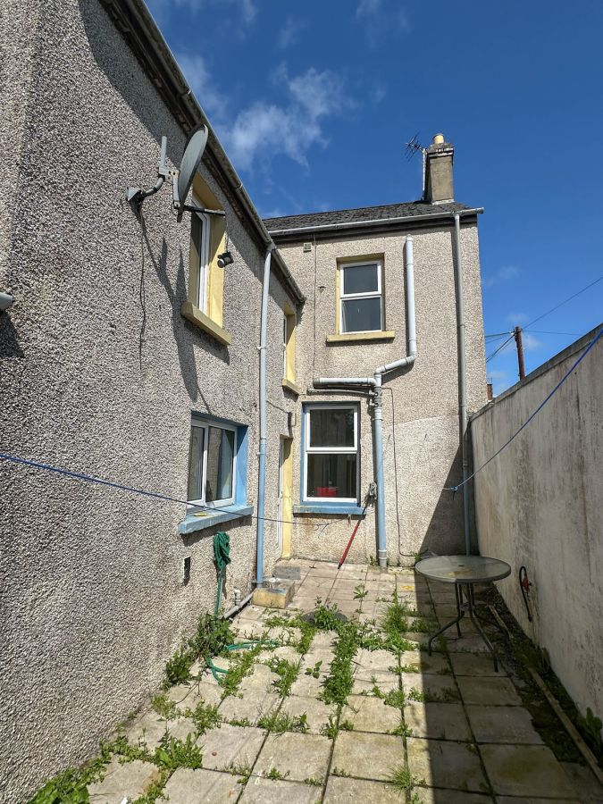 24 Upper Captain Street