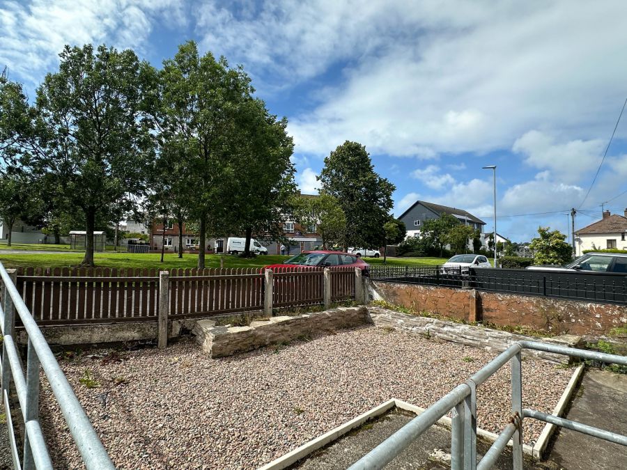 82 Hazelbank Road