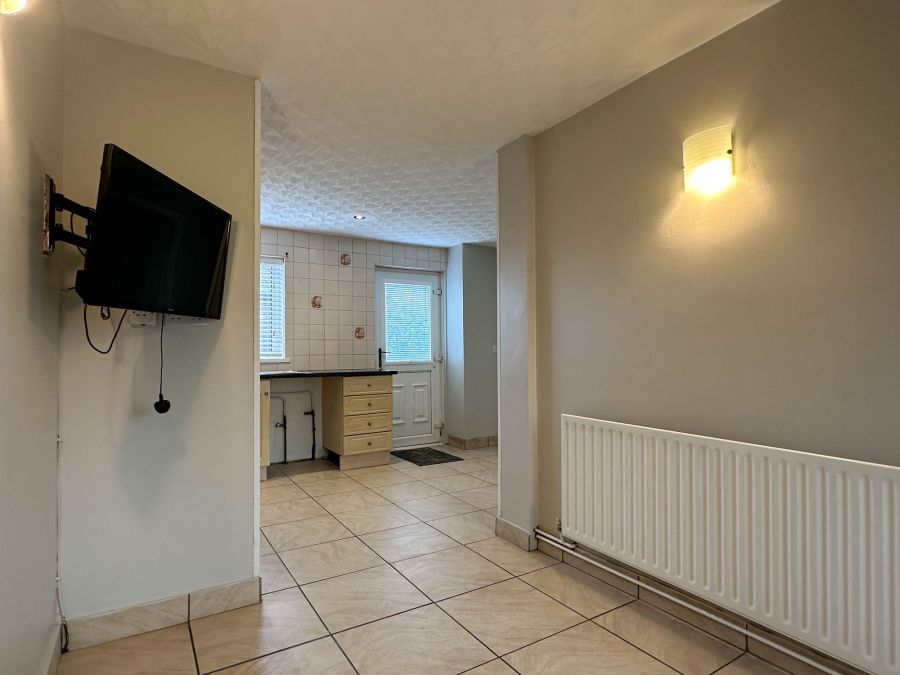 8 Redthorn Court