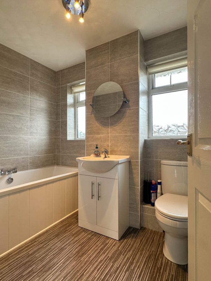 8 Redthorn Court
