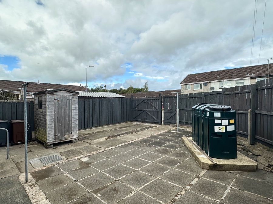 8 Redthorn Court