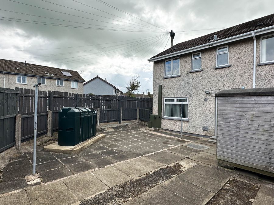 8 Redthorn Court