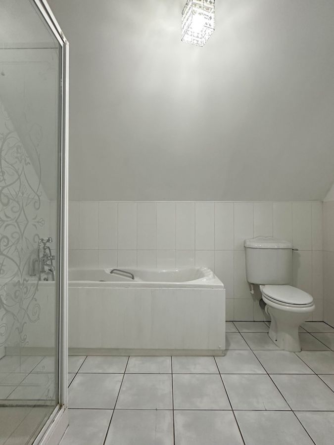 11 Knockbracken Court