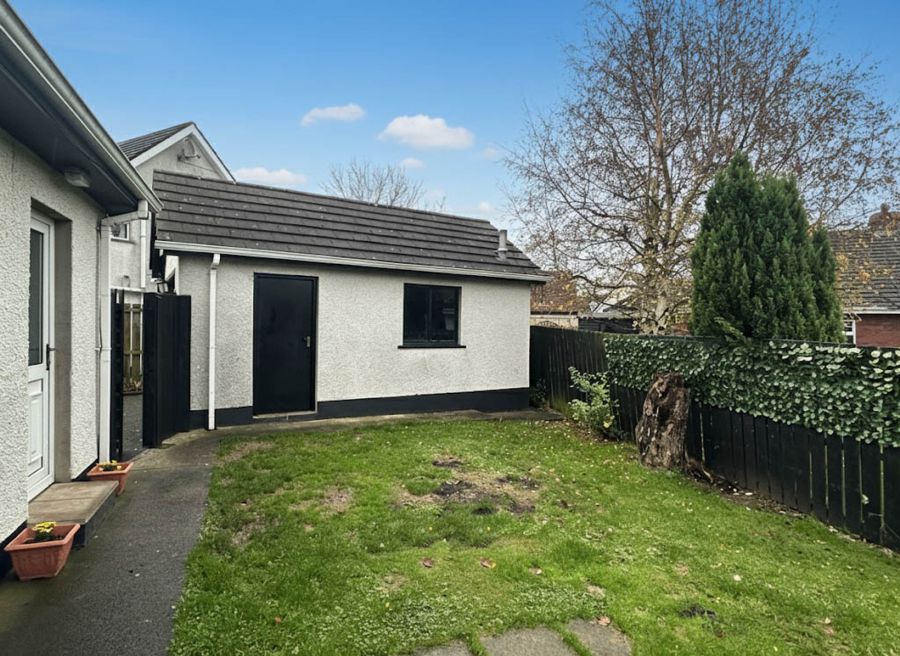 11 Knockbracken Court