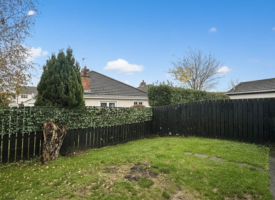 11 Knockbracken Court